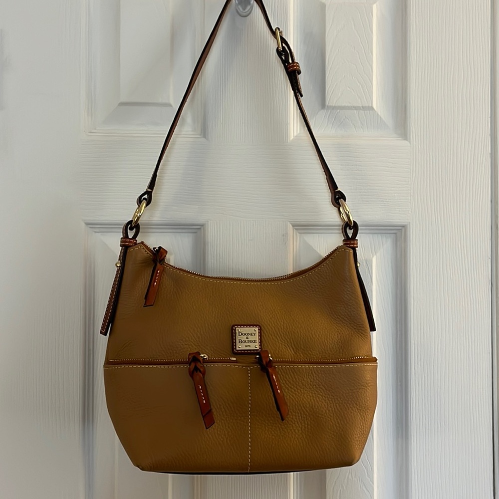 Excellent Condition Dooney and Bourne Shoulder Bag